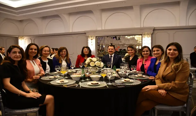 İzmir’e atanan Eskişehir Cumhuriyet Başsavcısı Ali Yeldan için veda programı düzenlendi İzmir’e atanan Eskişehir Cumhuriyet Başsavcısı Ali Yeldan için veda programı düzenlendi