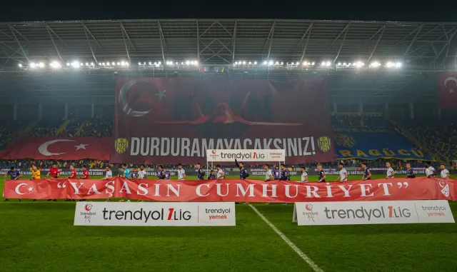MKE Ankaragücü taraftarından TUSAŞ için anlamlı koreografi: "DURDURAMAYACAKSINIZ!" MKE Ankaragücü taraftarından TUSAŞ için anlamlı koreografi: "DURDURAMAYACAKSINIZ!"