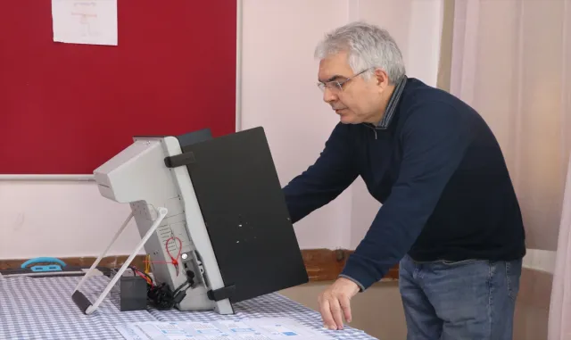 Sakarya ve Kocaeli’de yaşayan çifte vatandaşlar Bulgaristan’daki seçimler için oy kullanıyor Sakarya ve Kocaeli’de yaşayan çifte vatandaşlar Bulgaristan’daki seçimler için oy kullanıyor