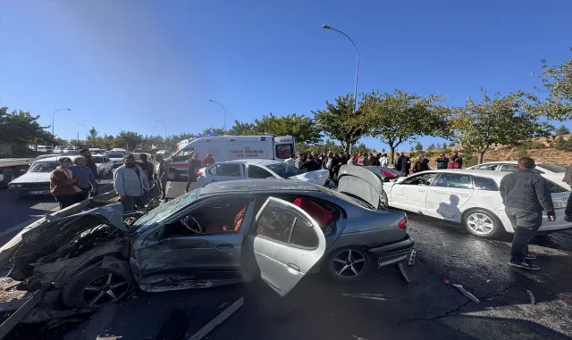 Şanlıurfa’da zincirleme trafik kazasında 7 kişi yaralandı Şanlıurfa’da zincirleme trafik kazasında 7 kişi yaralandı