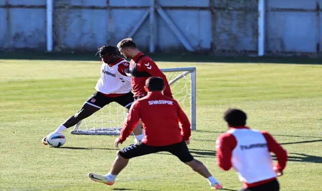 Sivasspor’da Çaykur Rizespor maçının hazırlıkları başladı Sivasspor’da Çaykur Rizespor maçının hazırlıkları başladı