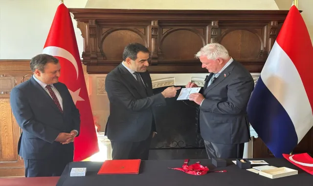 Türkiye’nin Amersfoort Fahri Başkonsolosluğu açıldı Türkiye’nin Amersfoort Fahri Başkonsolosluğu açıldı
