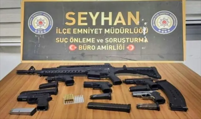 Adana’da evinde 6 ruhsatsız silah bulunan şüpheli tutuklandı Adana’da evinde 6 ruhsatsız silah bulunan şüpheli tutuklandı