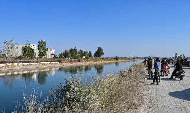 Adana’da sulama kanalındaki akıntıya kapıldıktan sonra kaybolan çocuğun cesedine ulaşıldı Adana’da sulama kanalındaki akıntıya kapıldıktan sonra kaybolan çocuğun cesedine ulaşıldı