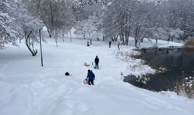 Bolu’nun doğal güzelliği Gölcük Tabiat Parkı beyaz örtüyle kaplandı Bolu’nun doğal güzelliği Gölcük Tabiat Parkı beyaz örtüyle kaplandı