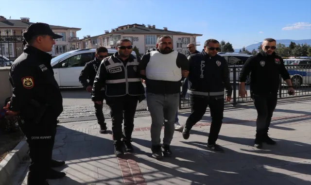 GÜNCELLEME 2 - Burdur’da bir kişiyi silahla öldüren zanlı tutuklandı GÜNCELLEME 2 - Burdur’da bir kişiyi silahla öldüren zanlı tutuklandı