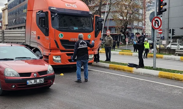 GÜNCELLEME - Zonguldak’ta tırın çarptığı yaya öldü GÜNCELLEME - Zonguldak’ta tırın çarptığı yaya öldü