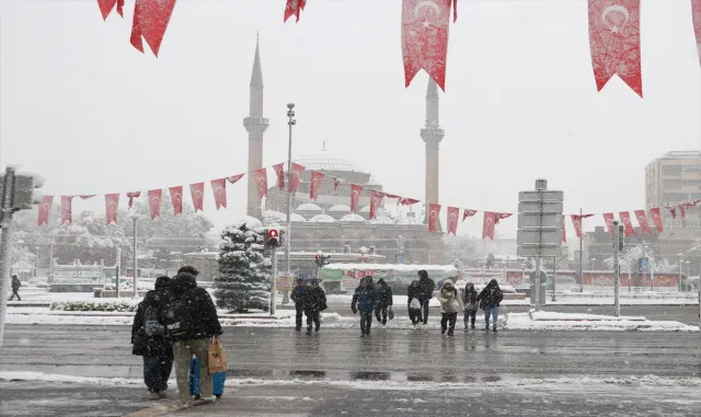 İç Anadolu’da kar etkili oluyor İç Anadolu’da kar etkili oluyor