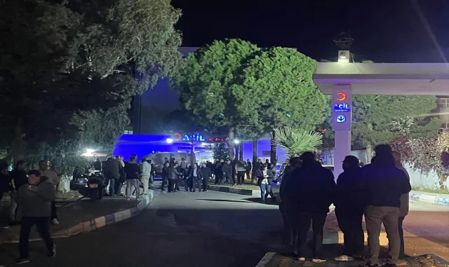 İzmir’de polis ekibine silahlı saldırıya ilişkin 13 kişi daha gözaltına alındı İzmir’de polis ekibine silahlı saldırıya ilişkin 13 kişi daha gözaltına alındı