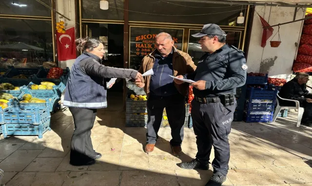 Kırşehir’de polis, dolandırıcılık olaylarına karşı vatandaşları uyardı Kırşehir’de polis, dolandırıcılık olaylarına karşı vatandaşları uyardı