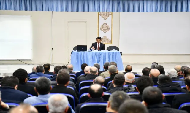 Kırşehir Valisi Demiryürek, din görevlileriyle bir araya geldi Kırşehir Valisi Demiryürek, din görevlileriyle bir araya geldi