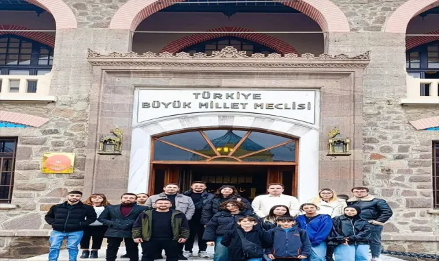 Nallıhanlı öğrenciler, eski TBMM binaları ile Anıtkabir’i ziyaret etti Nallıhanlı öğrenciler, eski TBMM binaları ile Anıtkabir’i ziyaret etti
