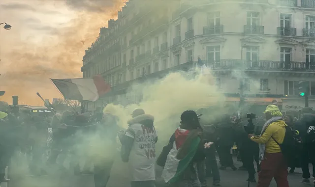 Sarı yelekliler 6. yılında Paris’te sokağa indi Sarı yelekliler 6. yılında Paris’te sokağa indi