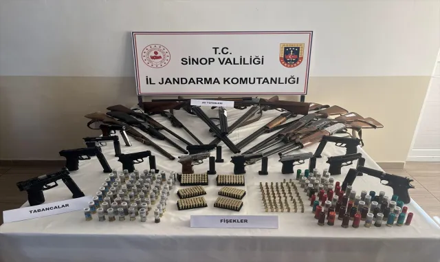 Sinop’ta silah ve mühimmat kaçakçılığı operasyonunda 11 şüpheli yakalandı Sinop’ta silah ve mühimmat kaçakçılığı operasyonunda 11 şüpheli yakalandı
