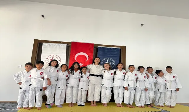 Bahşılı’da "Okullar Sporla Daha Güzel" projesi başladı Bahşılı’da "Okullar Sporla Daha Güzel" projesi başladı