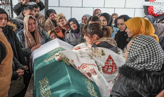 Balıkesir’de mühimmat fabrikasındaki patlamada yaşamını yitirenlerden 6’sının daha cenazeleri defnedildi Balıkesir’de mühimmat fabrikasındaki patlamada yaşamını yitirenlerden 6’sının daha cenazeleri defnedildi