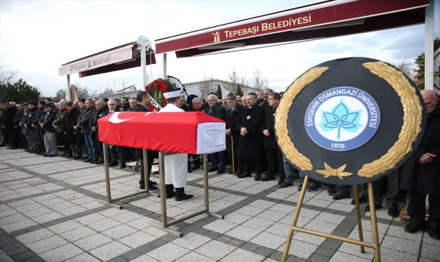 Eskişehir’de hayatını kaybeden akademisyenin cenazesi defnedildi Eskişehir’de hayatını kaybeden akademisyenin cenazesi defnedildi