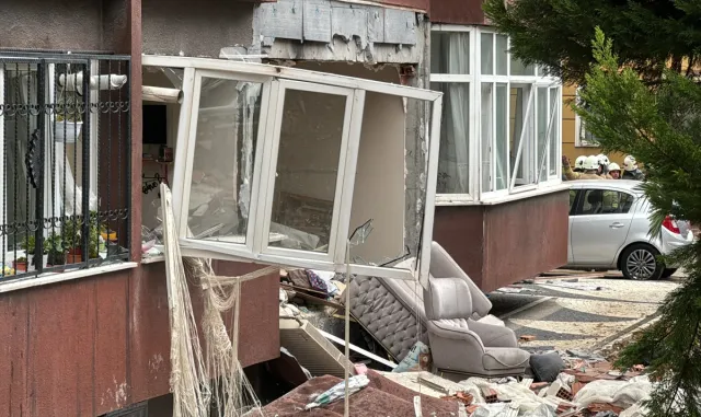 GÜNCELLEME 3 - Beylikdüzü’nde bir binadaki doğal gaz patlamasında 1 kişi öldü, 3 kişi yaralandı GÜNCELLEME 3 - Beylikdüzü’nde bir binadaki doğal gaz patlamasında 1 kişi öldü, 3 kişi yaralandı
