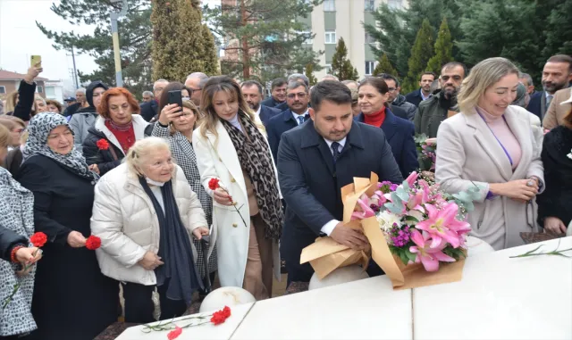İlk kadın milletvekillerinden "Satıkadın" mezarı başında anıldı İlk kadın milletvekillerinden "Satıkadın" mezarı başında anıldı