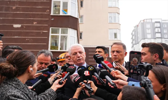 İstanbul Valisi Gül, Beylikdüzü’nde patlamanın yaşandığı binada incelemede bulundu: İstanbul Valisi Gül, Beylikdüzü’nde patlamanın yaşandığı binada incelemede bulundu: