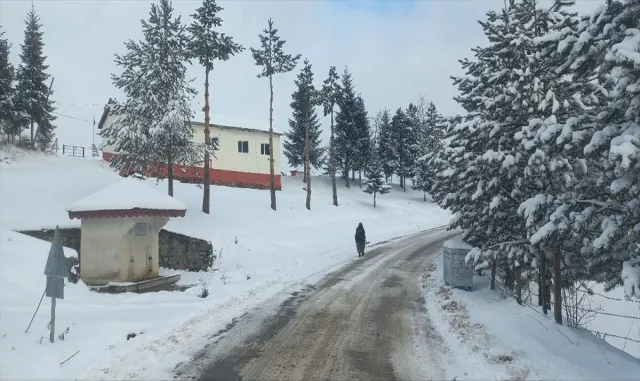 Karadeniz’de kar hayatı olumsuz etkiledi Karadeniz’de kar hayatı olumsuz etkiledi