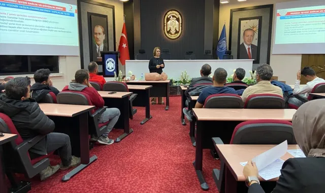 Kayseri Büyükşehir Belediyesi personeline "bağımlılıkla mücadele" eğitimi verildi Kayseri Büyükşehir Belediyesi personeline "bağımlılıkla mücadele" eğitimi verildi