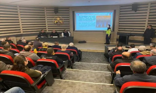 Kırka Eti Maden İşletmesinin sürücülerine trafik eğitimi verildi Kırka Eti Maden İşletmesinin sürücülerine trafik eğitimi verildi