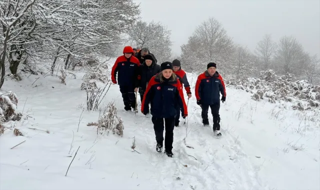 Kütahya’da kayıp olarak aranan kişi ormanda bulundu Kütahya’da kayıp olarak aranan kişi ormanda bulundu