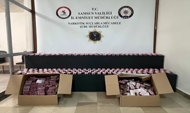 Samsun’da 35 bin 264 sentetik ecza hapı ele geçirildi, 4 zanlı yakalandı Samsun’da 35 bin 264 sentetik ecza hapı ele geçirildi, 4 zanlı yakalandı
