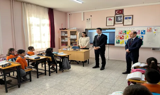 Akıncılar Kaymakamı Türkmen öğrencilerle bir araya geldi Akıncılar Kaymakamı Türkmen öğrencilerle bir araya geldi