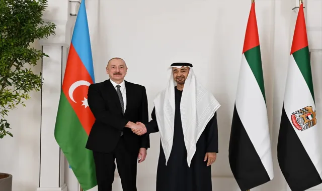 Azerbaycan Cumhurbaşkanı Aliyev, BAE Devlet Başkanı Al Nahyan’la görüştü Azerbaycan Cumhurbaşkanı Aliyev, BAE Devlet Başkanı Al Nahyan’la görüştü