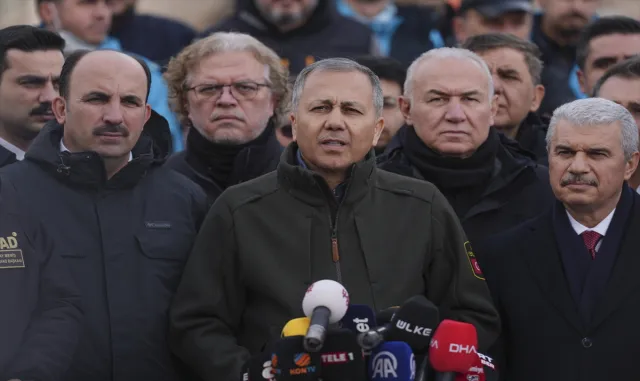 Bakan Yerlikaya, Konya’da çöken binadan iki kişinin cansız bedeninin çıkarılması sonrası açıklama yaptı: Bakan Yerlikaya, Konya’da çöken binadan iki kişinin cansız bedeninin çıkarılması sonrası açıklama yaptı: