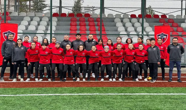 Beyparssporlu kadın futbolcular 3. Lig’deki ilk maçlarına hazırlanıyor Beyparssporlu kadın futbolcular 3. Lig’deki ilk maçlarına hazırlanıyor