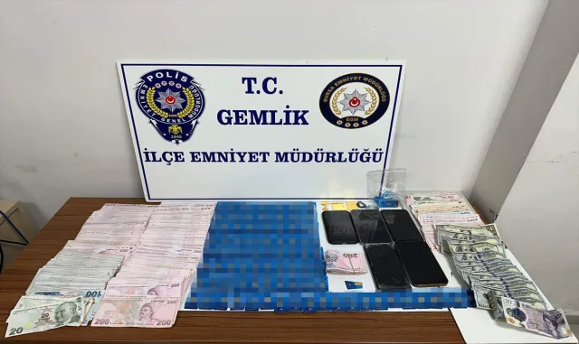 Bursa’da sahte altın sattıkları belirlenen 4 zanlı yakalandı Bursa’da sahte altın sattıkları belirlenen 4 zanlı yakalandı
