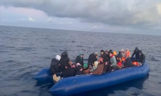 Çanakkale açıklarında 46 düzensiz göçmen kurtarıldı Çanakkale açıklarında 46 düzensiz göçmen kurtarıldı