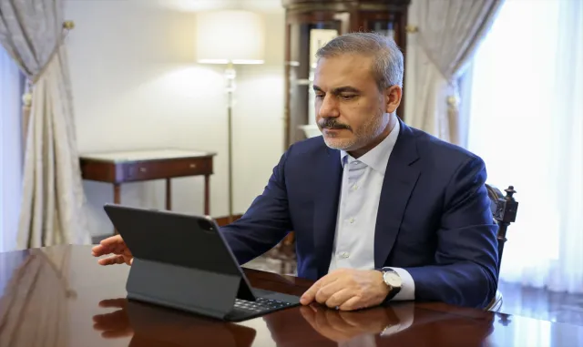 Dışişleri Bakanı Fidan, AA’nın "Yılın Kareleri" oylamasına katıldı Dışişleri Bakanı Fidan, AA’nın "Yılın Kareleri" oylamasına katıldı
