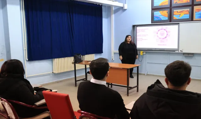 Edirne’de velilere "Türkiye Yüzyılı Maarif Modeli" eğitimi veriliyor Edirne’de velilere "Türkiye Yüzyılı Maarif Modeli" eğitimi veriliyor