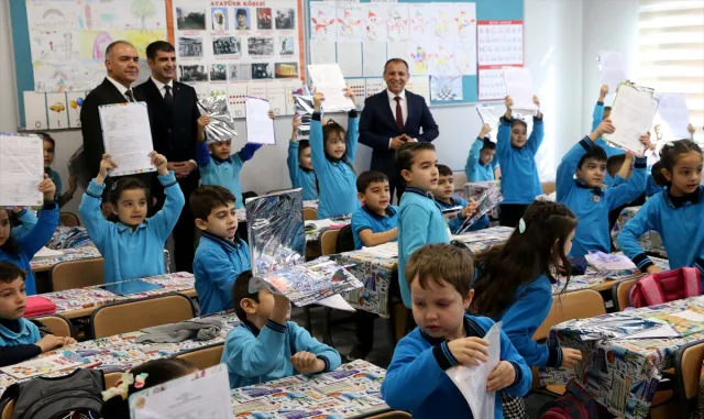 Gaziantep ve çevre illerde öğrenciler karnelerini aldı Gaziantep ve çevre illerde öğrenciler karnelerini aldı