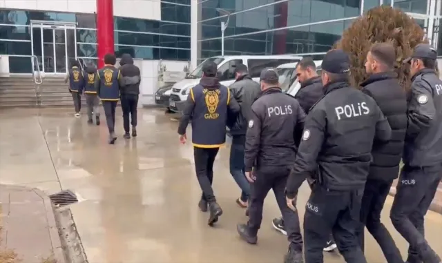 GÜNCELLEME - Adıyaman’da çıkan silahlı kavgaya ilişkin 9 zanlı tutuklandı GÜNCELLEME - Adıyaman’da çıkan silahlı kavgaya ilişkin 9 zanlı tutuklandı
