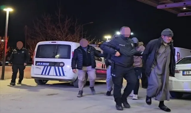 GÜNCELLEME - Çorum’da DEAŞ operasyonunda yakalanan 5 zanlı tutuklandı GÜNCELLEME - Çorum’da DEAŞ operasyonunda yakalanan 5 zanlı tutuklandı