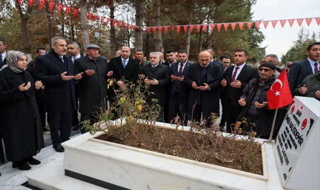 GÜNCELLEME - Dışişleri Bakanı Fidan, Niğde’de şehit Ömer Halisdemir’in babasıyla görüştü GÜNCELLEME - Dışişleri Bakanı Fidan, Niğde’de şehit Ömer Halisdemir’in babasıyla görüştü