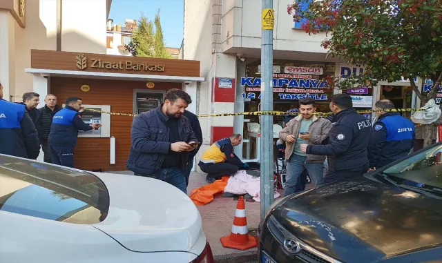 GÜNCELLEME - Kocaeli’de ATM’den para çekerken silahlı saldırıya uğrayan kişi öldü GÜNCELLEME - Kocaeli’de ATM’den para çekerken silahlı saldırıya uğrayan kişi öldü