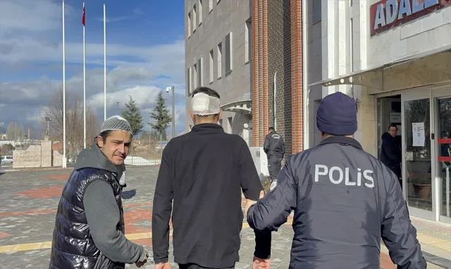Isparta’da 4 kişinin yaralandığı bıçaklı kavgaya ilişkin 2 zanlı tutuklandı Isparta’da 4 kişinin yaralandığı bıçaklı kavgaya ilişkin 2 zanlı tutuklandı