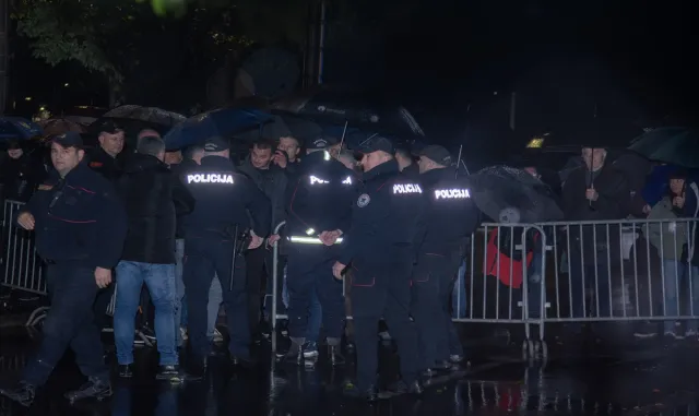 Karadağ’da 12 kişinin ölümüyle sonuçlanan saldırı sonrası, ruhsatsız silahlara ağır cezalar getiriliyor Karadağ’da 12 kişinin ölümüyle sonuçlanan saldırı sonrası, ruhsatsız silahlara ağır cezalar getiriliyor