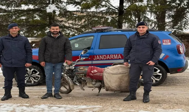 Kırşehir’de jandarma, çalınan motosikleti sahibine teslim etti Kırşehir’de jandarma, çalınan motosikleti sahibine teslim etti