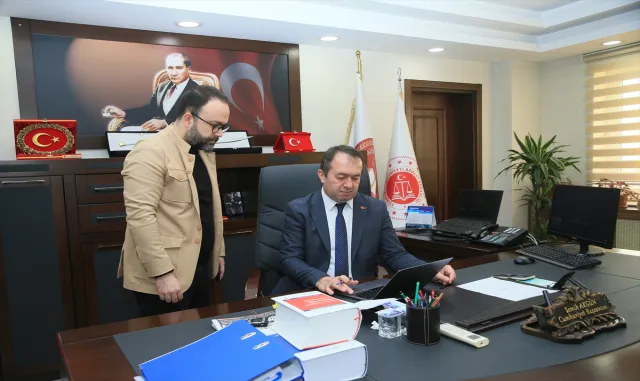 Kocaeli Cumhuriyet Başsavcısı Akgün, AA’nın "Yılın Kareleri" oylamasına katıldı Kocaeli Cumhuriyet Başsavcısı Akgün, AA’nın "Yılın Kareleri" oylamasına katıldı