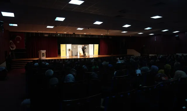 Konya’ da Şehir Konferansları devam ediyor Konya’ da Şehir Konferansları devam ediyor