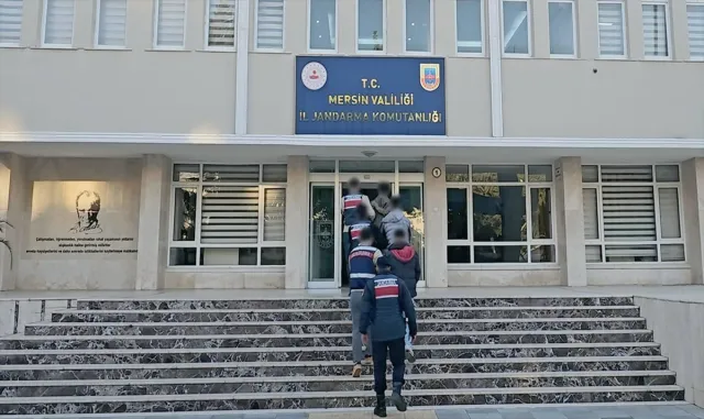 Mersin’de terör örgütü PKK/KCK propagandası iddiasına 4 tutuklama Mersin’de terör örgütü PKK/KCK propagandası iddiasına 4 tutuklama