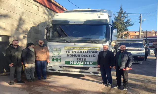 Nevşehir’de yetim çocuklar ve ailelerine kömür dağıtımı yapıldı Nevşehir’de yetim çocuklar ve ailelerine kömür dağıtımı yapıldı