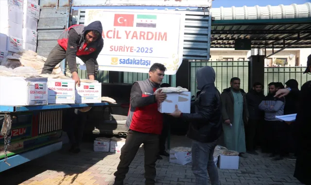 Sadakataşı Derneğinden İdlib’de 600 aileye kumanya yardımı Sadakataşı Derneğinden İdlib’de 600 aileye kumanya yardımı